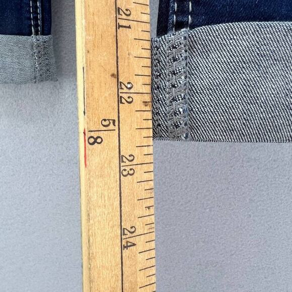 NWT Silver Jeans Co. Suki Capri Women's Jean Capri Size W28 L22.5 Mid Rise - Picture 15 of 16